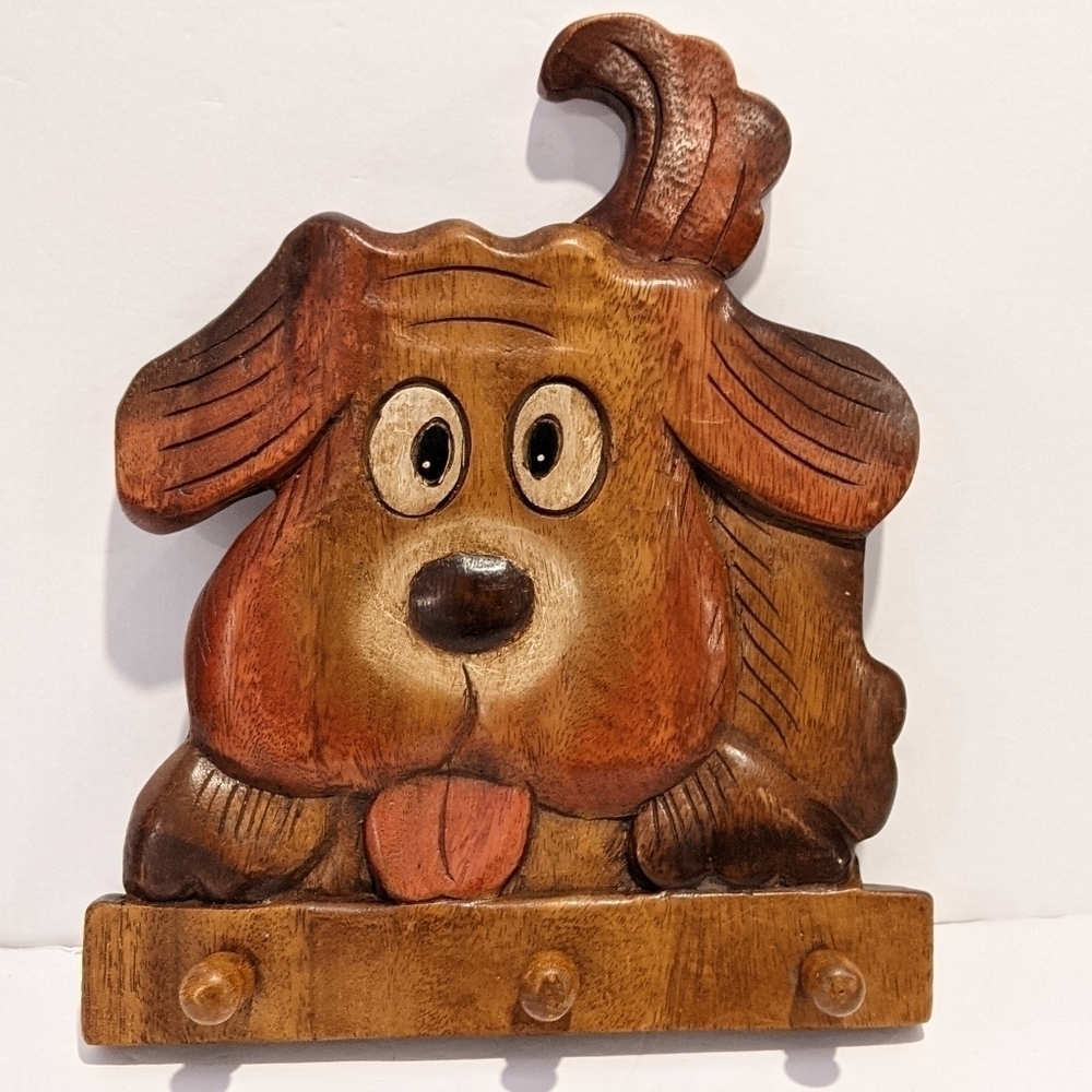 Dog shape wood key holder